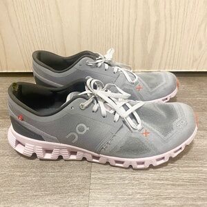On Cloud Size 11 Women’s Gray  Athletic Shoes.